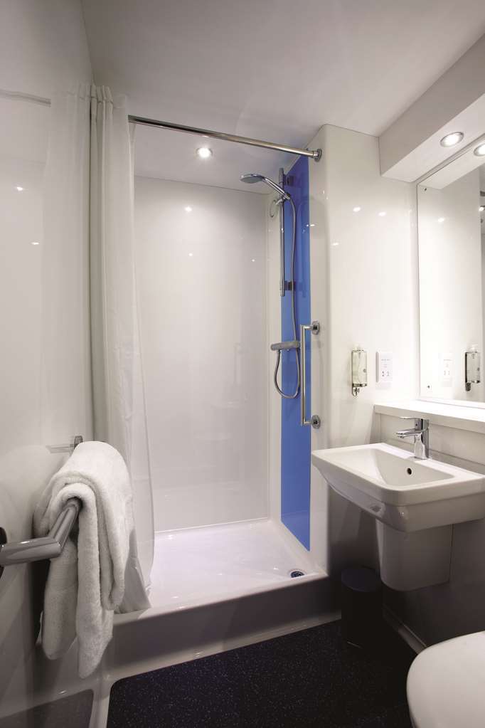Travelodge Bath Central الغرفة الصورة