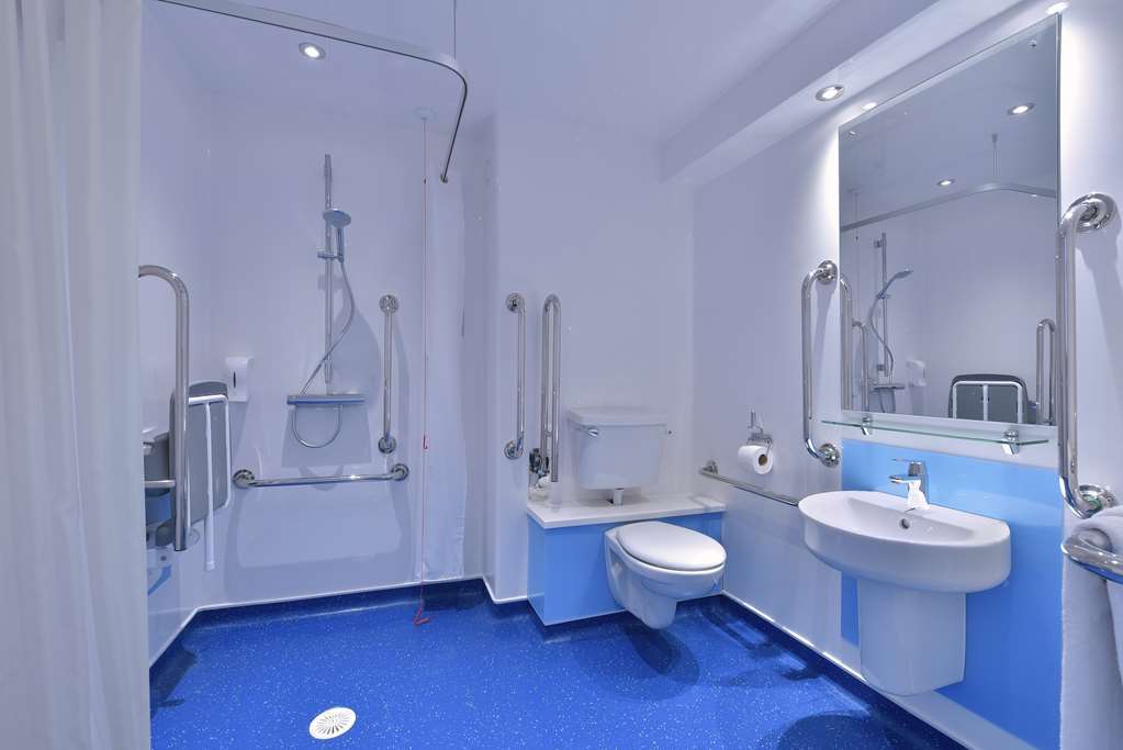 Travelodge Bath Central الغرفة الصورة