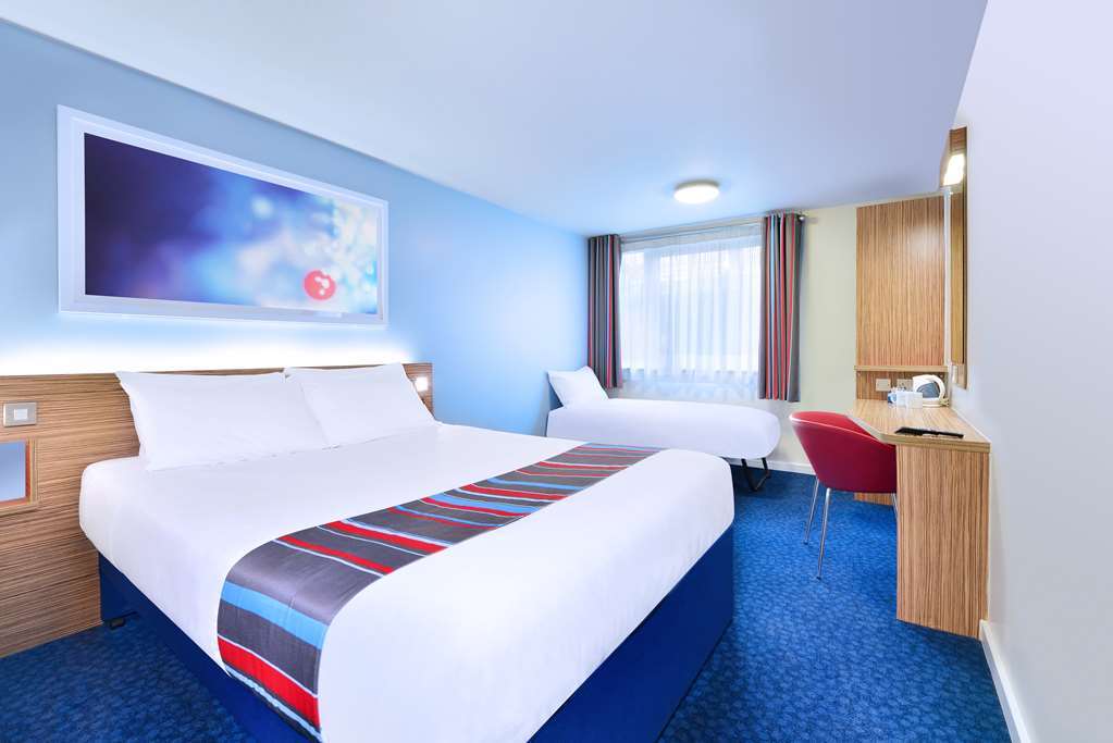 Travelodge Bath Central الغرفة الصورة