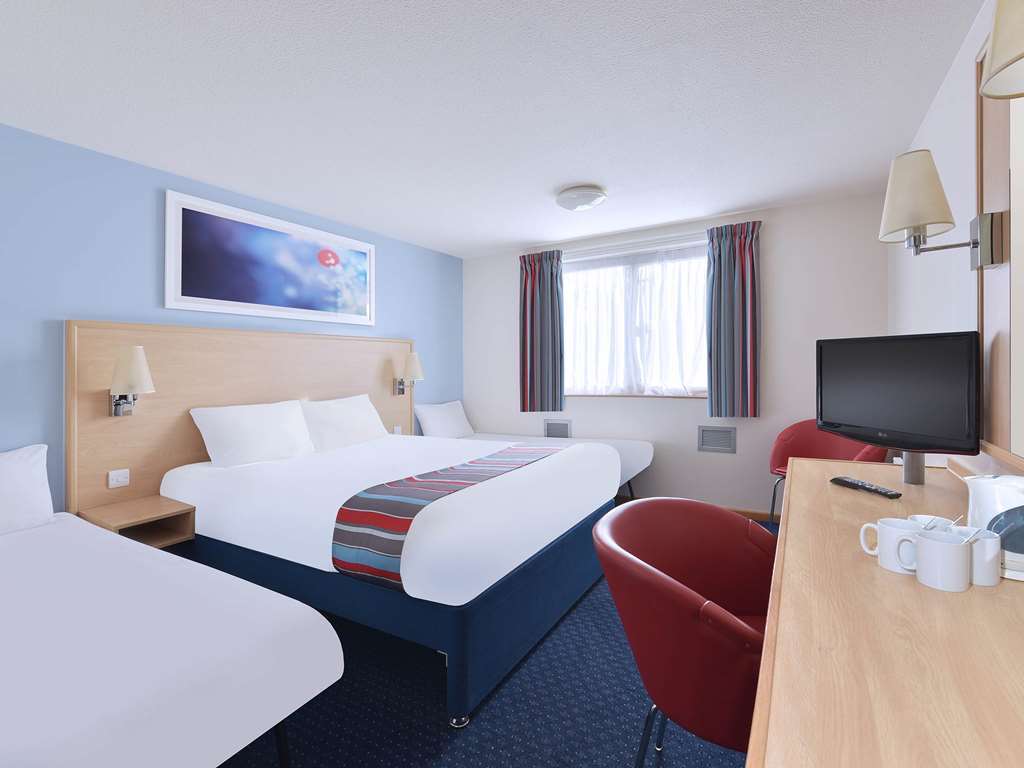 Travelodge Bath Central الغرفة الصورة