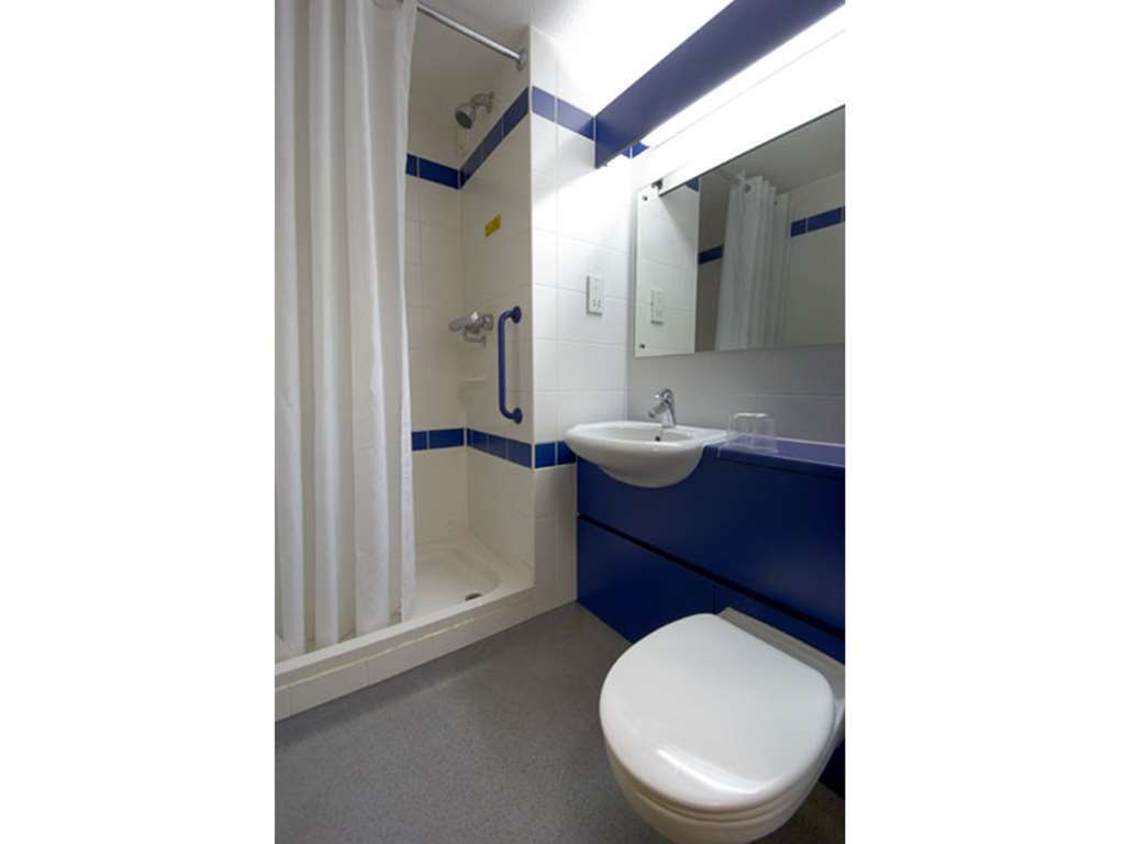 Travelodge Bath Central الغرفة الصورة